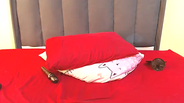 kittykhloe22 online show from 02-04-26, 12:22