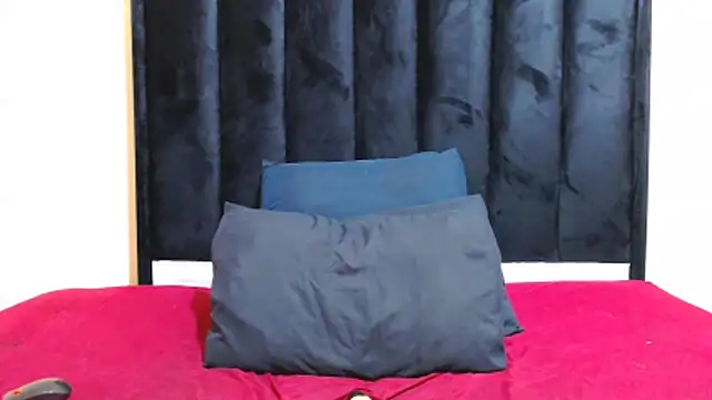 kittykhloe22 online show from 04-13-26, 10:41