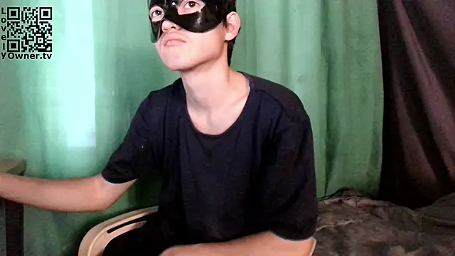 Snapshot of LovelyOwner_com chatting on 11-06-25, 03:32 LovelyOwner com online show from 11-06-25, 03:32