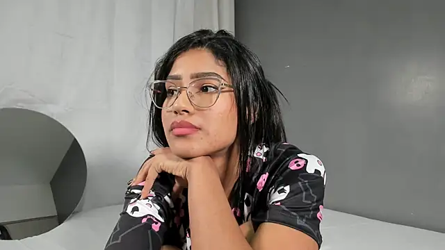 chiarabrielle00 online show from 03-18-25, 10:50