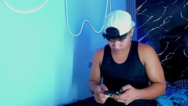 Snapshot of jamescurli_ chatting on 10-20-25, 05:46 jamescurli  online show from 10-20-25, 05:46