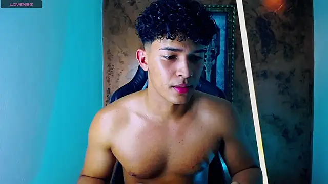Snapshot of jamescurli_ chatting on 03-15-25, 01:51 jamescurli  online show from 03-15-25, 01:51