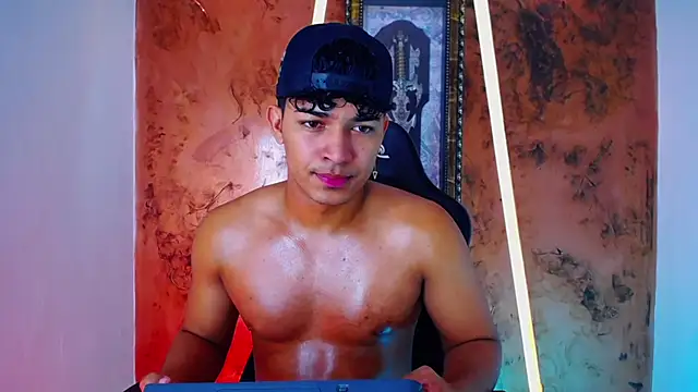 Snapshot of jamescurli_ chatting on 02-13-25, 04:00 jamescurli  online show from 02-13-25, 04:00