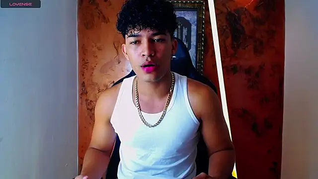 Snapshot of jamescurli_ chatting on 03-23-25, 05:10 jamescurli  online show from 03-23-25, 05:10