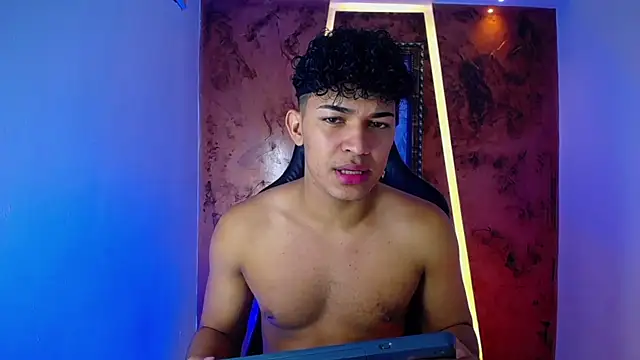 Snapshot of jamescurli_ chatting on 02-24-25, 04:38 jamescurli  online show from 02-24-25, 04:38