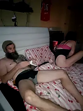 Snapshot of hornycouple6110 chatting on 10-28-25, 03:11 hornycouple6110 online show from 10-28-25, 03:11