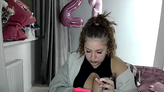 Snapshot of 96CHloe96 chatting on 01-20-25, 08:29 96CHloe96 online show from 01-20-25, 08:29