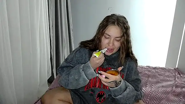 Snapshot of 96CHloe96 chatting on 12-12-24, 06:21 96CHloe96 online show from 12-12-24, 06:21