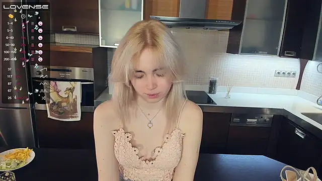 Snapshot of LinnBottrell chatting on 02-26-25, 10:47 LinnBottrell online show from 02-26-25, 10:47