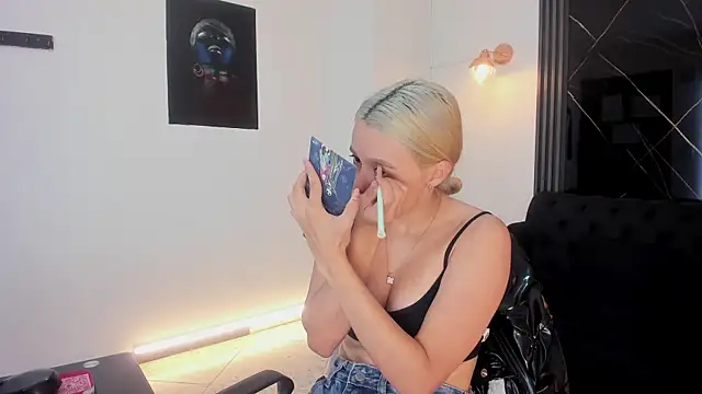 miacarperr1 online show from 02-12-26, 08:30