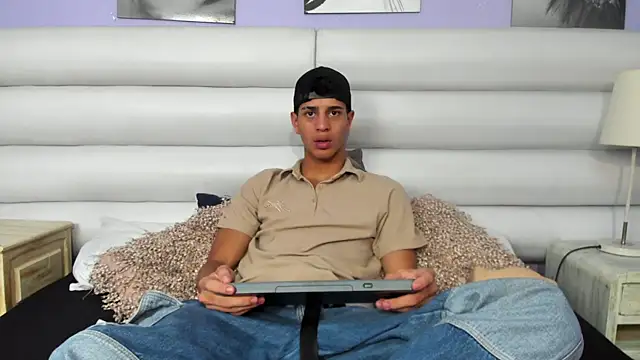 Snapshot of Tyler_Rodriguez chatting on 02-26-25, 07:42 Tyler Rodriguez online show from 02-26-25, 07:42