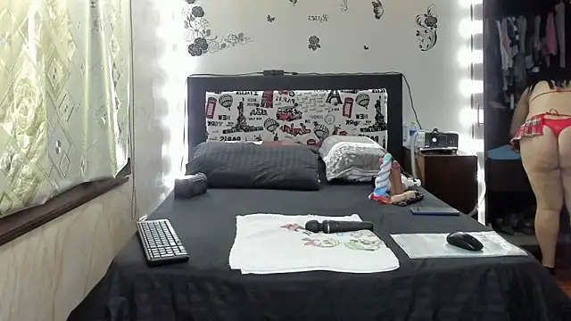 Rachell 111 online show from 12-21-25, 09:44