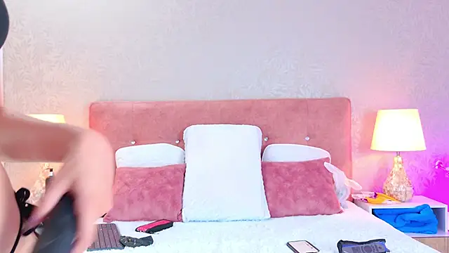 Snapshot of LiliFox18 chatting on 02-07-25, 07:06 LiliFox18 online show from 02-07-25, 07:06