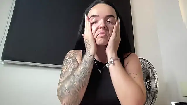 yorkshiregal online show from 10-31-25, 05:09