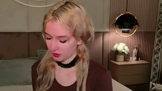 NaomiLoys online show from 02-25-25, 04:46