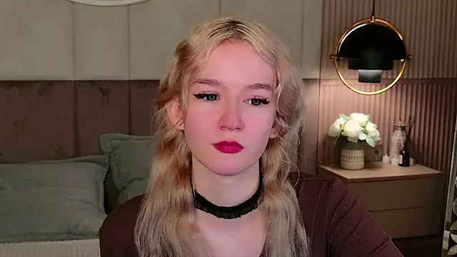 NaomiLoys online show from 02-25-25, 08:42