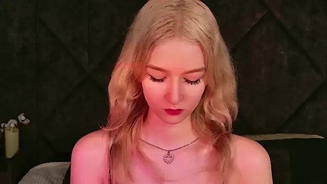 NaomiLoys online show from 11-18-25, 10:51