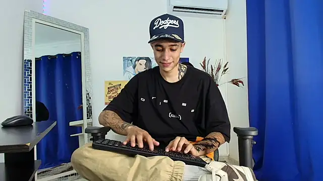 Zacktk7 online show from 03-19-25, 08:22