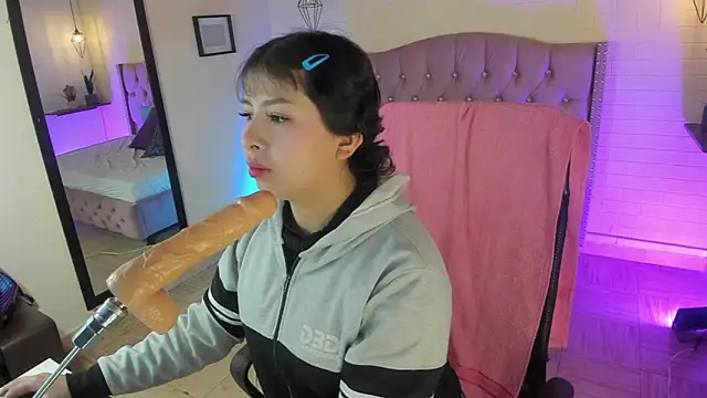 Namiko Park online show from 01-13-25, 01:06