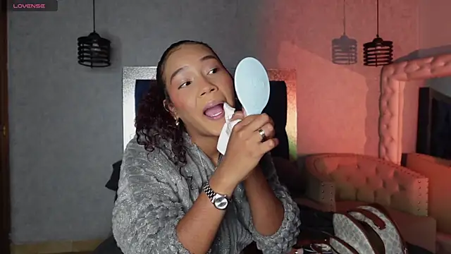 Snapshot of Salome_Williamss chatting on 06-20-26, 01:27 Salome Williamss online show from 06-20-26, 01:27