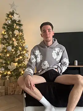 MikesWood21 online show from 12-16-25, 01:59