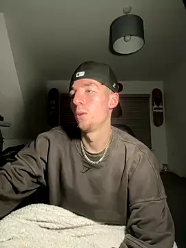 MikesWood21 online show from 12-05-24, 01:42