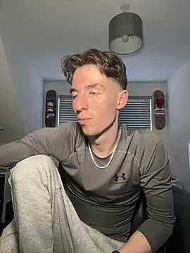 MikesWood21 online show from 03-18-25, 02:28