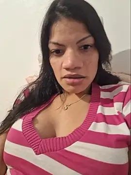 Snapshot of charllottebrasilian chatting on 06-16-26, 01:27 charllottebrasilian online show from 06-16-26, 01:27