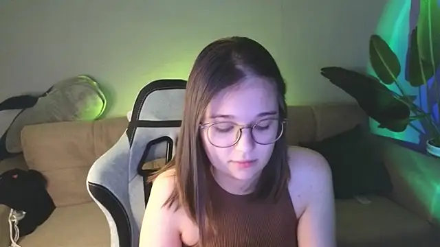 Snapshot of Leela_sun chatting on 03-02-25, 05:52 Leela sun online show from 03-02-25, 05:52