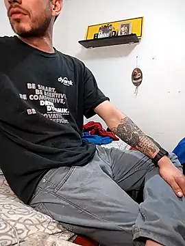 Snapshot of jhonyhot9292 chatting on 12-20-25, 07:33 jhonyhot9292 online show from 12-20-25, 07:33