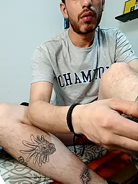 Snapshot of jhonyhot9292 chatting on 12-18-25, 05:56 jhonyhot9292 online show from 12-18-25, 05:56