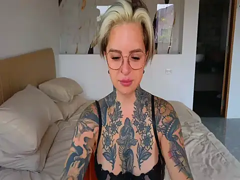 Alexandersonxo online show from 04-11-26, 02:08