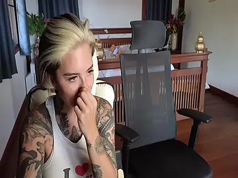 Alexandersonxo online show from 03-18-26, 06:16