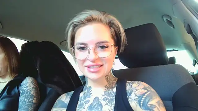 Alexandersonxo online show from 12-19-24, 10:02