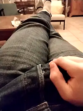 Snapshot of JulesG18 chatting on 02-21-26, 06:21 JulesG18 online show from 02-21-26, 06:21