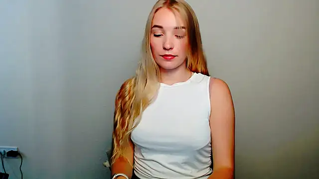 Queen ofLove online show from 10-10-25, 01:23