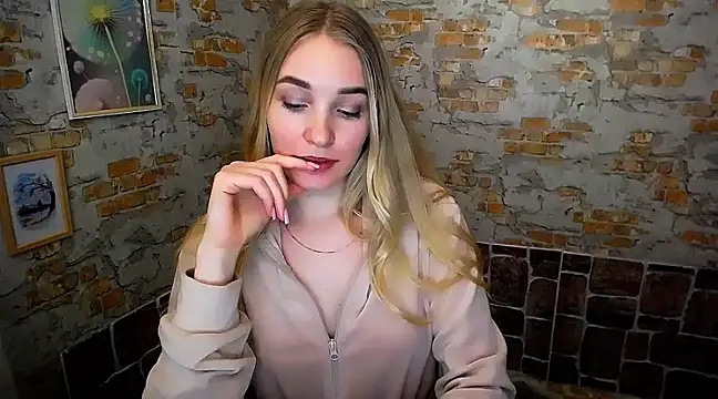 Queen ofLove online show from 02-19-25, 04:55