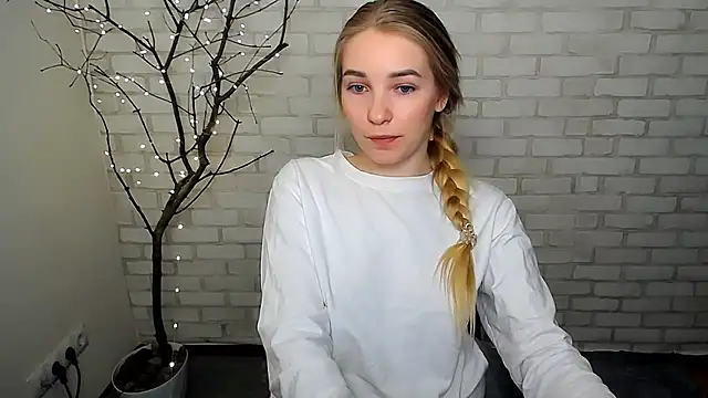 Queen ofLove online show from 03-19-25, 06:01