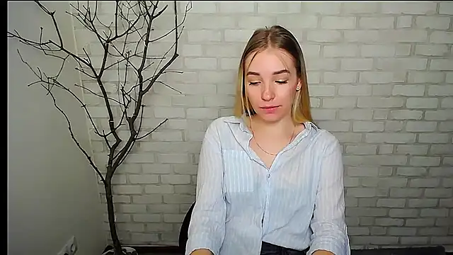 Queen ofLove online show from 02-26-25, 01:00