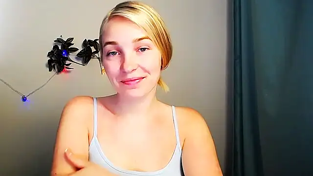 Queen ofLove online show from 05-16-26, 10:03