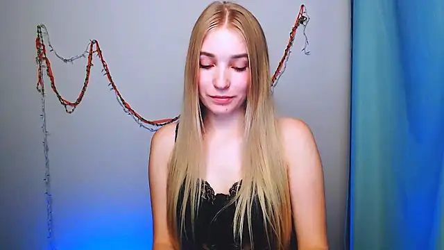 Queen ofLove online show from 12-16-25, 08:57