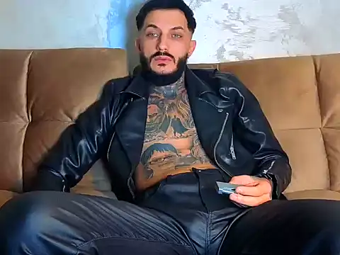 Snapshot of MentoXXL chatting on 10-11-25, 05:25 MentoXXL online show from 10-11-25, 05:25