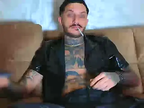 Snapshot of MentoXXL chatting on 10-26-25, 10:15 MentoXXL online show from 10-26-25, 10:15