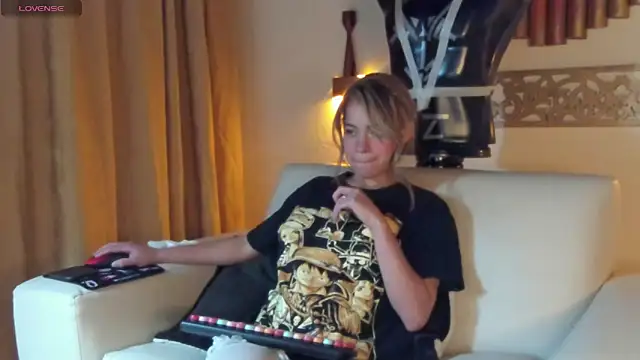 Snapshot of cami_latinsex chatting on 01-03-25, 09:15 cami latinsex online show from 01-03-25, 09:15