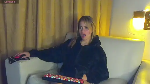 Snapshot of cami_latinsex chatting on 12-28-24, 08:48 cami latinsex online show from 12-28-24, 08:48