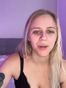 lunawolf21 online show from 10-29-25, 07:29