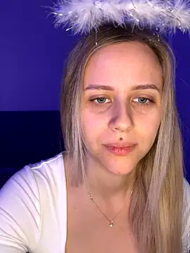 lunawolf21 online show from 12-04-25, 07:40