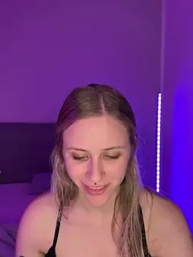 lunawolf21 online show from 03-04-25, 05:56