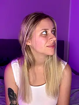 lunawolf21 online show from 10-12-25, 09:21