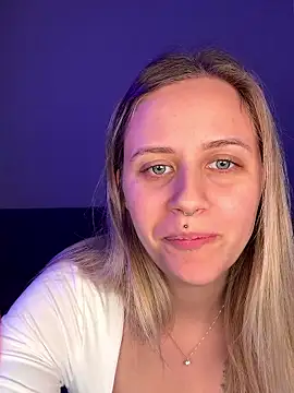 lunawolf21 online show from 01-05-26, 06:44